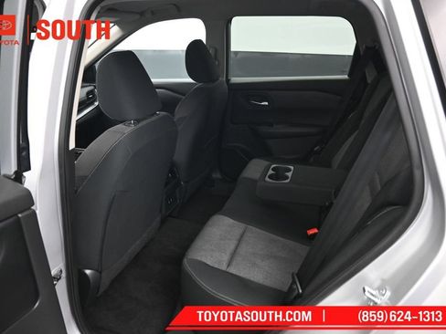 Used 2024 Nissan Rogue SV AWD/4WD image 10