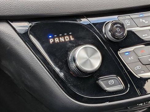 Used 2025 Chrysler Pacifica Select FWD image 15