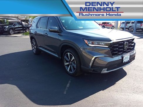 Certified 2025 Honda Pilot Touring image 1