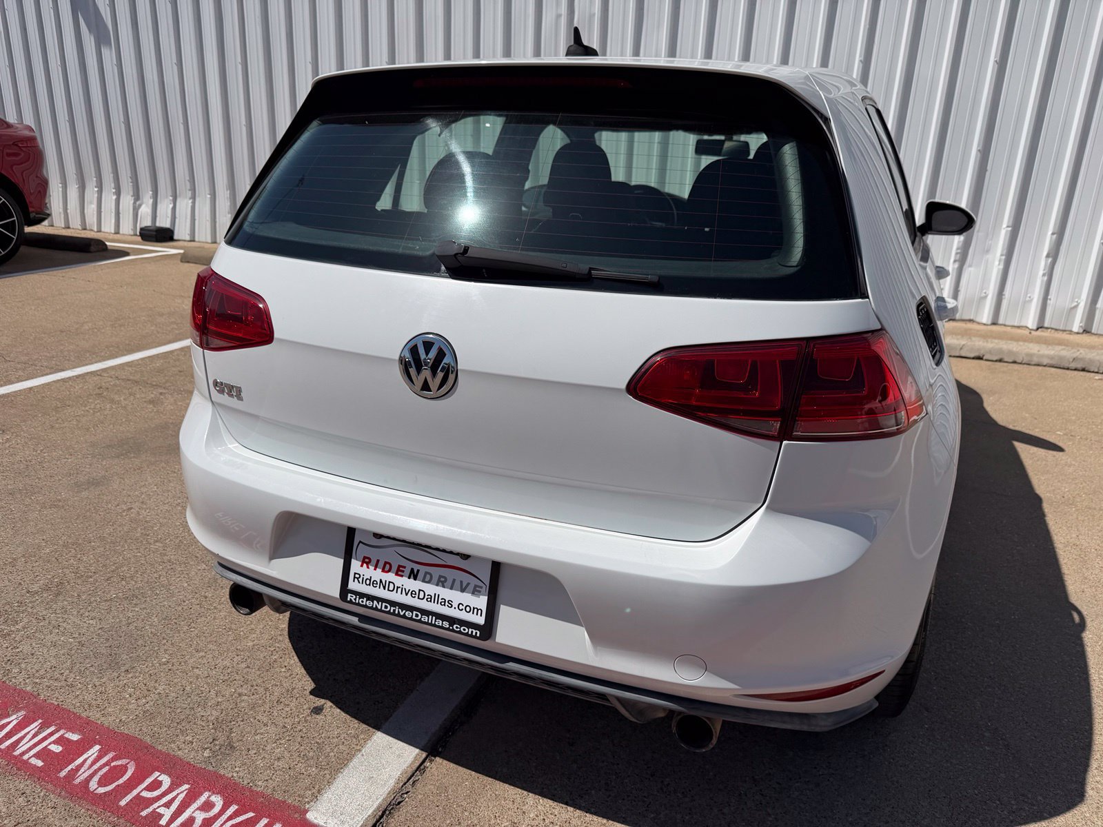 Used 2015 Volkswagen Golf 4-Door FWD image 6