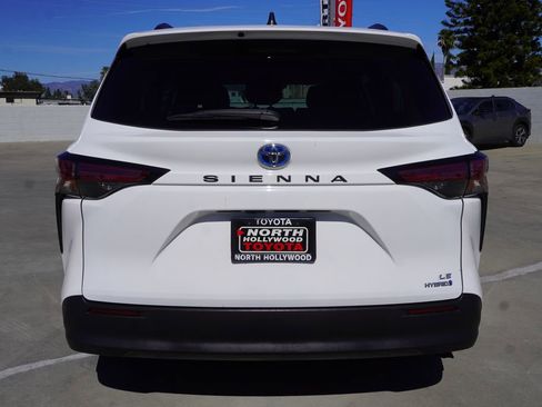 Certified 2022 Toyota Sienna LE image 6
