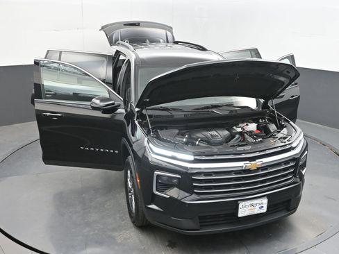 Used 2025 Chevrolet Traverse LT FWD image 40