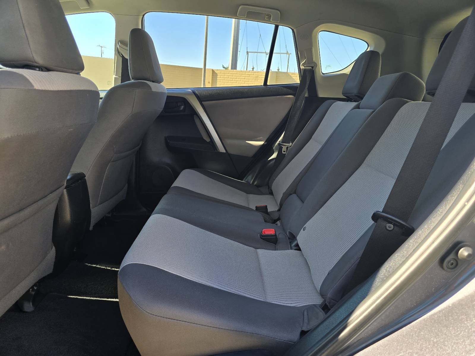 Used 2015 Toyota RAV4 LE FWD image 10