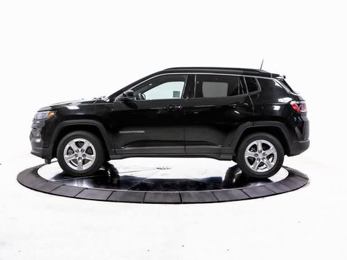Used 2023 Jeep Compass Latitude image 2