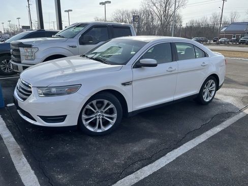 Used 2013 Ford Taurus SEL image 2