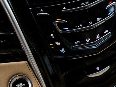 Used 2019 Cadillac Escalade Platinum image 21