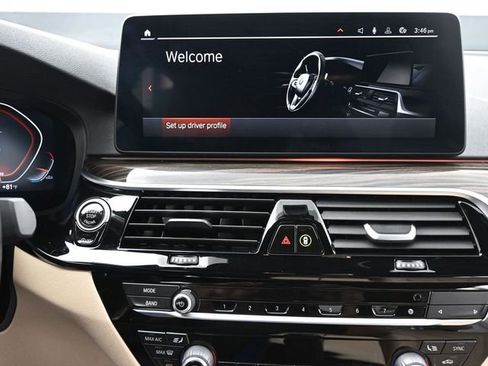 Used 2021 BMW 530i w/ Premium Package image 13