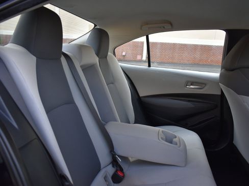 Used 2021 Toyota Corolla LE image 29