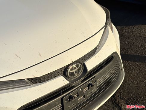 Used 2023 Toyota Corolla LE FWD image 7