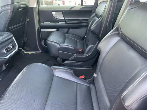 Certified 2025 Ford Expedition Platinum image 32