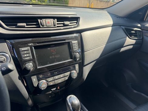 Used 2020 Nissan Rogue SV FWD image 14