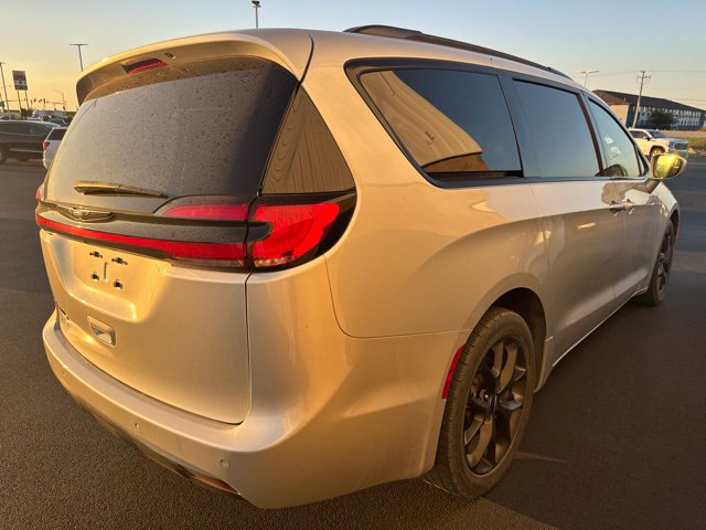 Used 2022 Chrysler Pacifica Touring-L w/ S Appearance Package FWD image 7