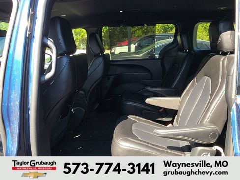 Used 2025 Chrysler Pacifica Select FWD image 12