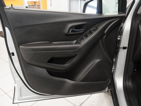 Used 2021 Chevrolet Trax LS w/ Tint and Cruise Package image 17