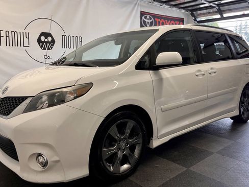 Used 2012 Toyota Sienna SE FWD image 8