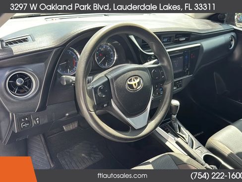 Used 2018 Toyota Corolla LE FWD image 35
