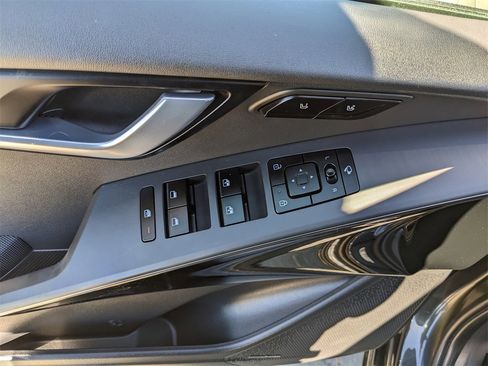 Certified 2023 Kia Niro SX Touring image 21