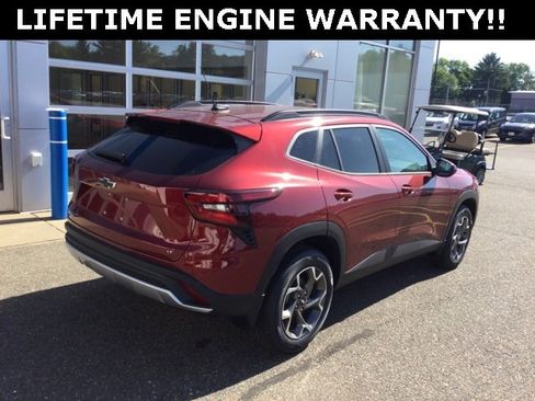 New 2025 Chevrolet Trax LT w/ Driver Confidence Package image 7