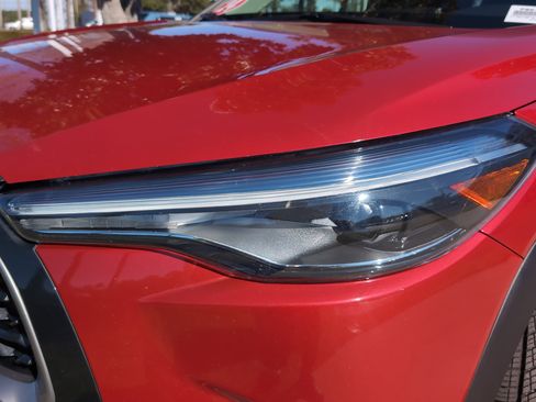 Certified 2024 Toyota Corolla Cross XLE image 6