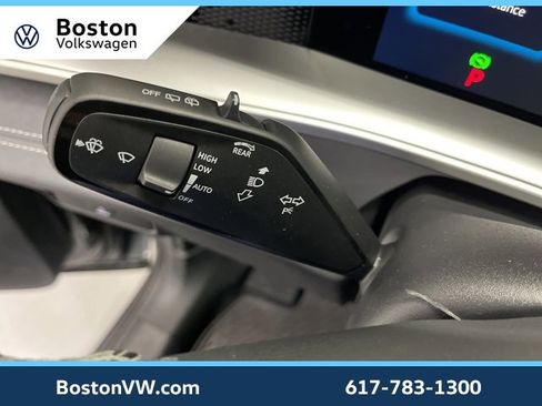 New 2025 Volkswagen Tiguan SE image 19