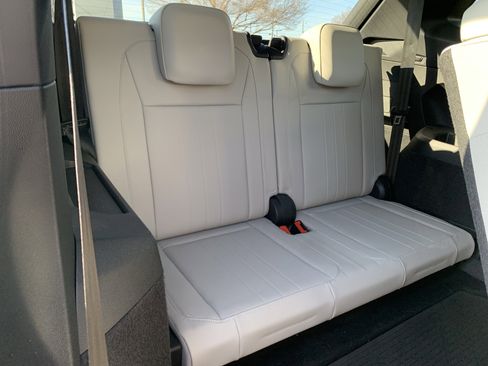 Used 2024 Volkswagen Tiguan SE R-Line image 33