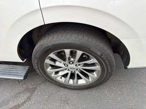 Used 2018 Ford Expedition Limited w/ Equipment Group 301A AWD/4WD image 24