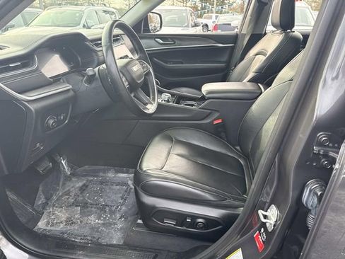 Used 2022 Jeep Grand Cherokee Limited image 22