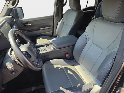 Used 2024 Lexus GX 550 w/ Accessory Package (2T) AWD/4WD image 19