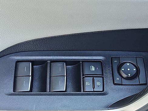 Used 2022 Toyota RAV4 Limited AWD/4WD image 34