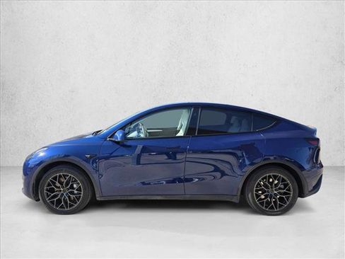 Used 2024 Tesla Model Y 2WD image 8