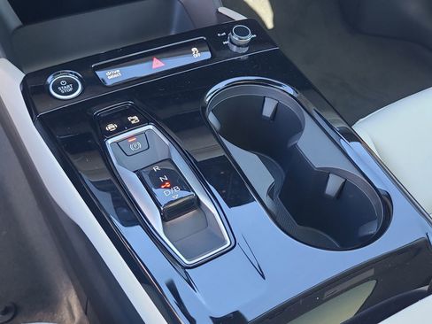 New 2025 Audi A6 e-tron Premium Plus image 27