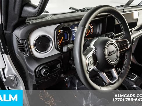 Used 2025 Jeep Wrangler Unlimited Sahara AWD/4WD image 34