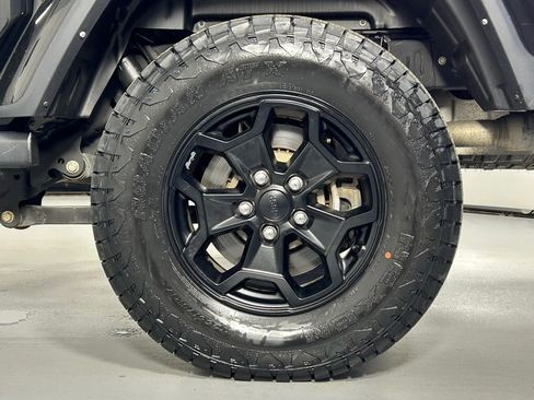 Used 2022 Jeep Gladiator Sport AWD/4WD image 32
