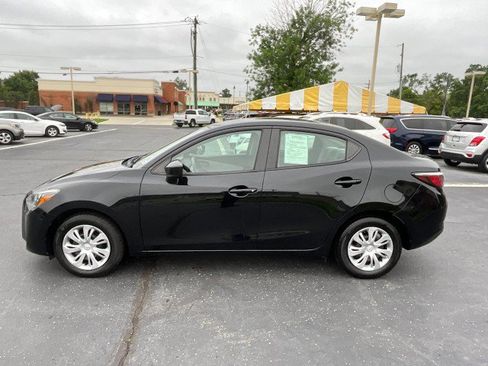 Used 2020 Toyota Yaris L FWD image 4