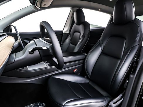 Used 2021 Tesla Model Y Long Range image 16