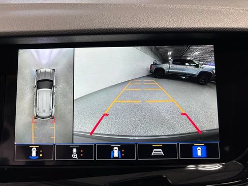 Used 2023 Buick Envision Avenir AWD/4WD image 25