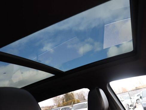 Used 2020 Volkswagen Atlas Cross Sport SE w/ Panoramic Sunroof Package image 15