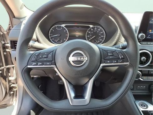 Used 2025 Nissan Sentra SV FWD image 22