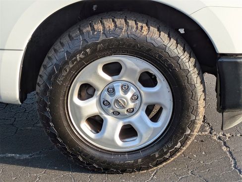 Used 2018 Nissan Titan S image 11