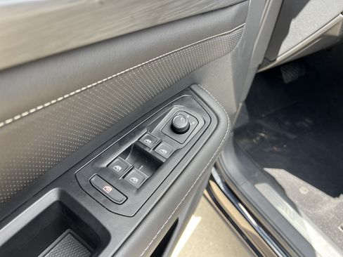 Certified 2026 Volkswagen Atlas Cross Sport SE w/ Panoramic Sunroof Package AWD/4WD image 13