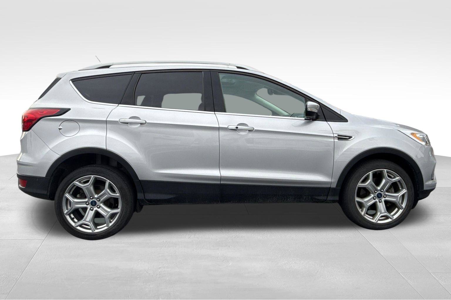 Used 2019 Ford Escape Titanium AWD/4WD image 9