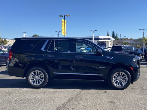 Used 2024 GMC Yukon SLT image 2