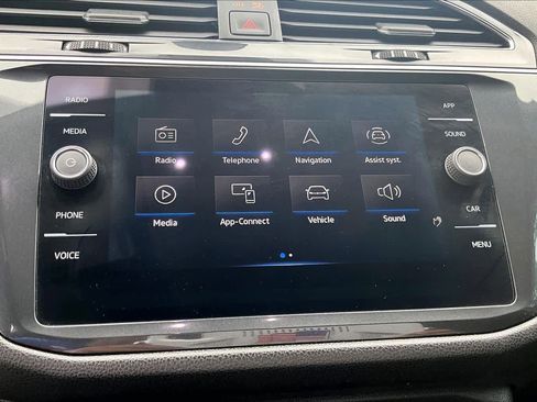 Certified 2023 Volkswagen Tiguan SE FWD image 35