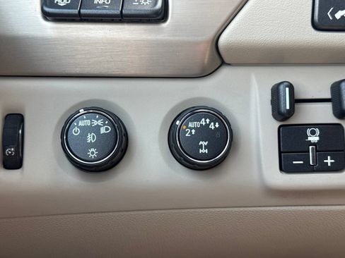 Used 2018 GMC Yukon Denali AWD/4WD image 16