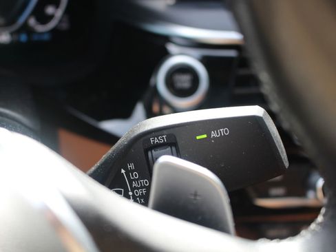 Used 2021 BMW 530e w/ Premium Package image 25