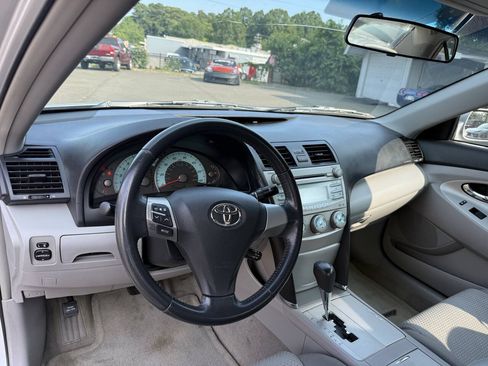 Used 2009 Toyota Camry SE FWD image 13