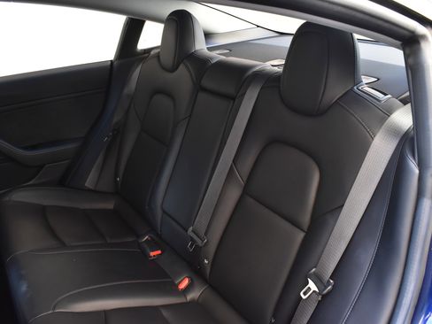 Used 2018 Tesla Model 3 Long Range image 23