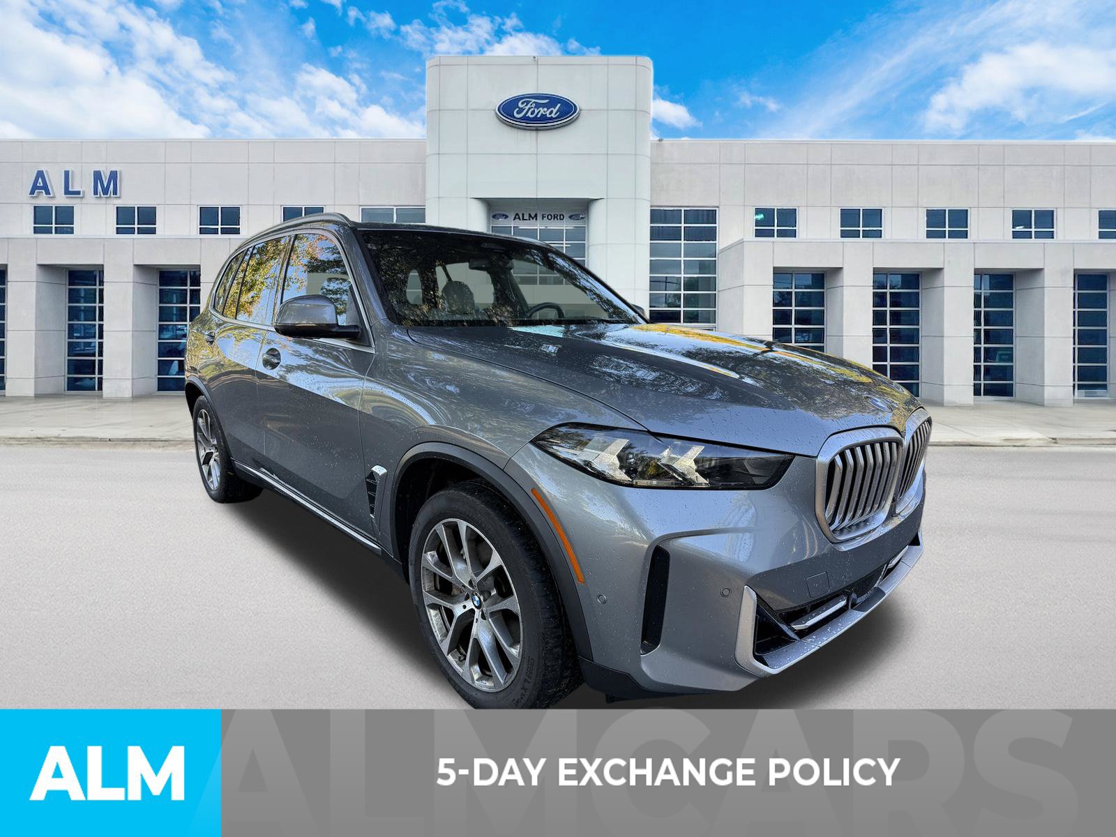 Used 2024 BMW X5 xDrive40i w/ Parking Assistance Package AWD/4WD image 3