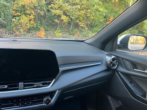 Used 2025 Chevrolet Equinox LT image 31