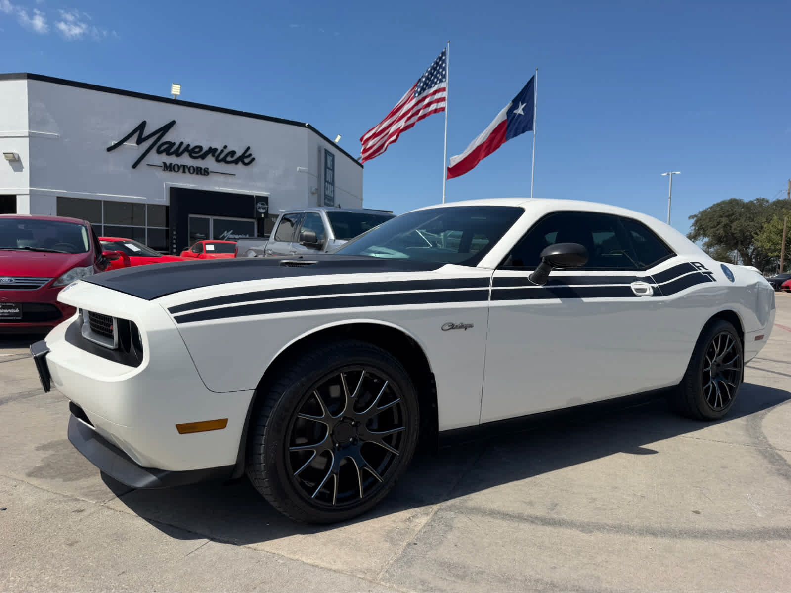 Used 2010 Dodge Challenger R/T RWD image 1